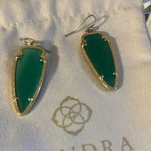 Kendra Scott Skylar Arrowhead Earrings RARE RETIRED Green onyx gold